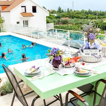 Ferienhaus Fuer 4 Personen Und 1 Kind In Stankovic Bei Orebic, Dalmatien Sueddalmatien